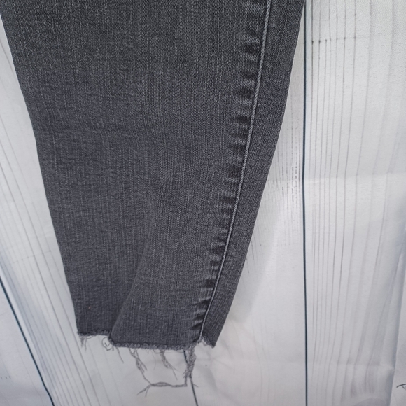 Madewell 9” Mid-Rise Skinny Distressed Black Denim Jeans Raw Hem Womens 30 - Picture 8 of 13